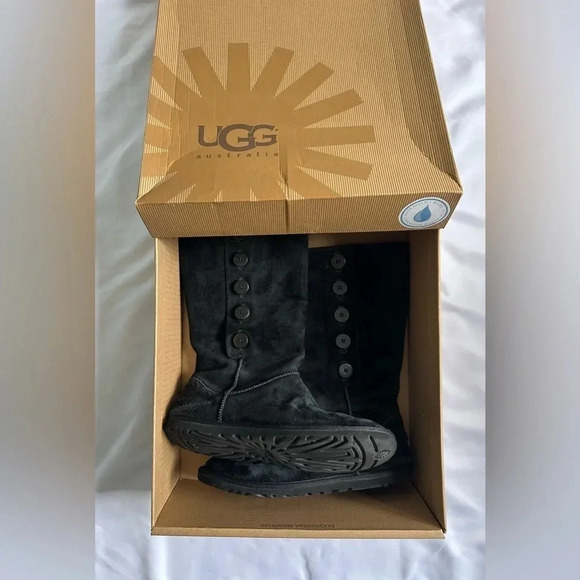 Women’s Ugg Lo Pro Button black Suede boots. Size 8 - Picture 5 of 7